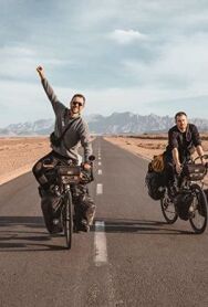 Постер к фильму Пересекая границы смотреть онлайн на HD Rezka